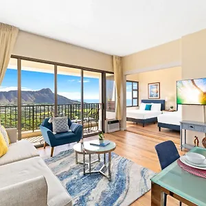 Upscale Penthouse With Ocean Views & Free Parking! Apartment Honolulu
