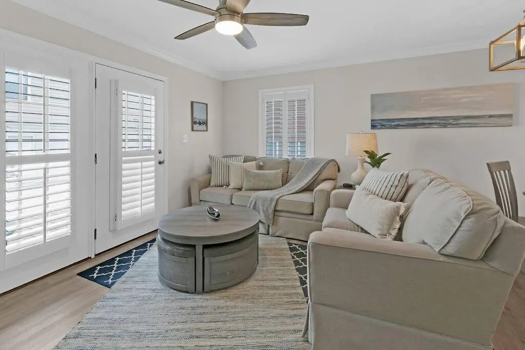 Charming Holiday Isle Destin Beach Access Townhome