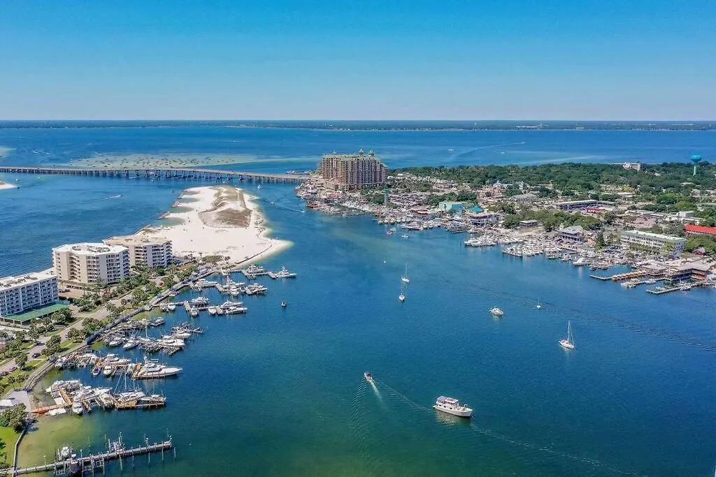 Charming Holiday Isle Destin Beach Access Townhome